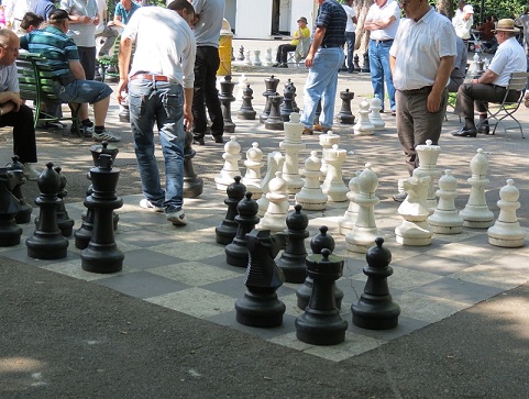 The giant chessboards at the Parc des Bastions © Geneva Family Diaries