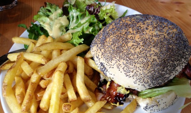 Died and gone to burger heaven at Inglewood Geneva © Scott Stock Photography 