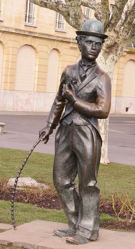 The statue of Charlie Chaplin in Vevey © genevafamilydiaries.net