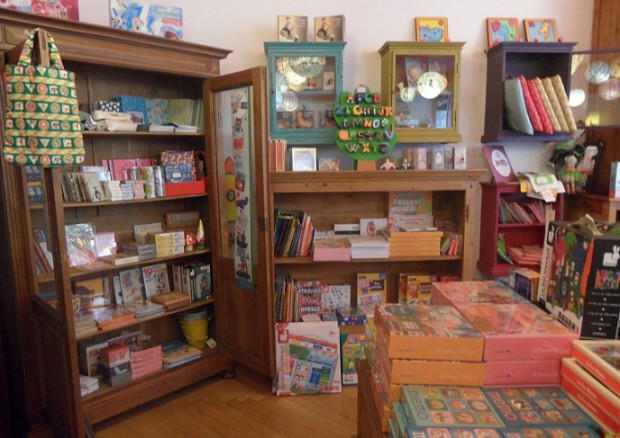Au Chien Bleu children's bookshop, Geneva - photo © genevafamilydiaries.net