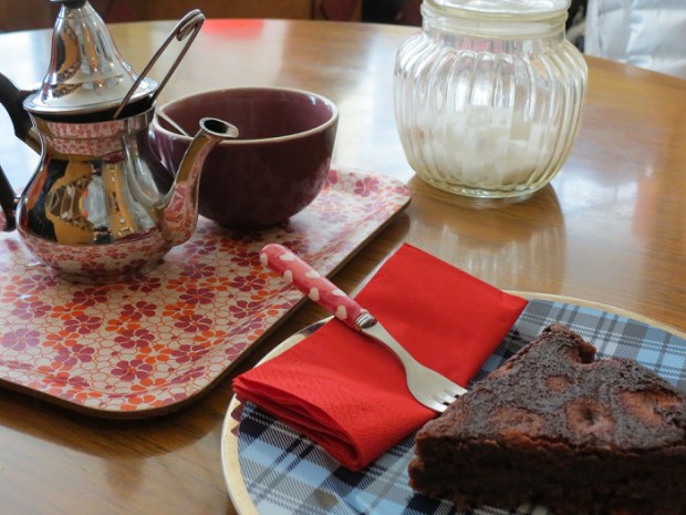 Home-made gâteau au chocolat & green tea at Le coup de girafe, Geneva © genevafamilydiaries.net