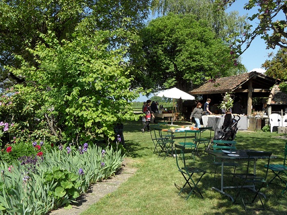 Outdoor brunch at La Ferme de Melinge, Gy © genevafamilydiaries.net