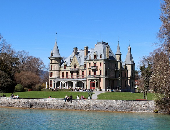 Beautiful Schadau Castle, Thun © Travelita.ch