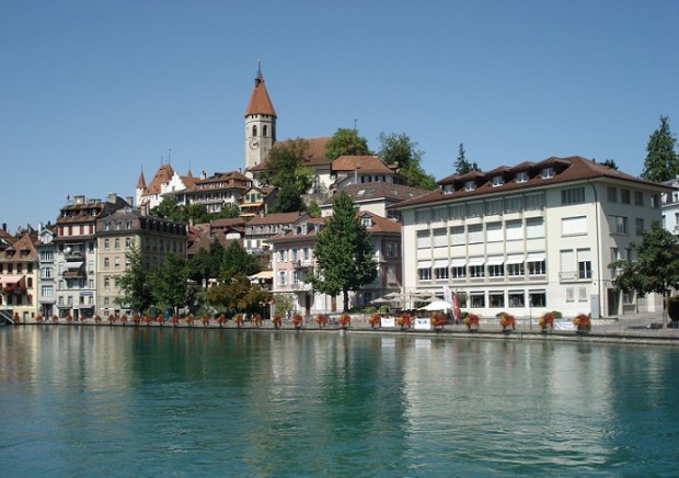 A view of Thun from the river Aar © Travelita.ch