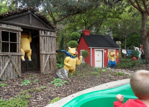 "Little pigs let me come in..." Legoland Resort Windsor © genevafamilydiaries.net