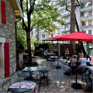 Outdoor Sunday brunch in the city  © Un R de Famille, Geneva