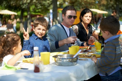 Swiss National day picnic at the Parc de Montbenon in Lausanne  © Lausanne Ville du Goût