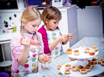 Atelier cupcakes for children © Salon Babyplanet