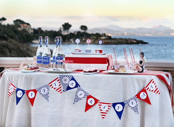 Red, White & Blue table theme © Paper & Party Love