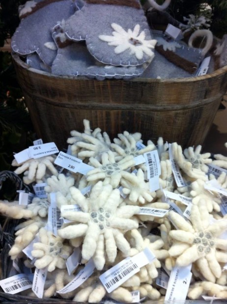 Edelweiss tree decorations - LOVE IT! © genevafamilydiaries.net