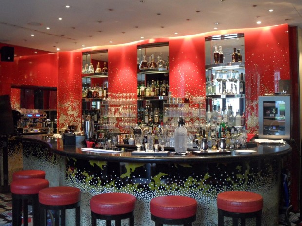 Le Bar at le Richemond Hotel in Geneva © genevafamilydiaries.net