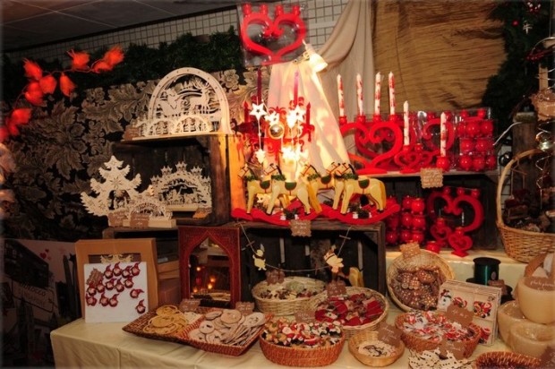 Gorgeous Xmas displays - Photo © Yves Perradin