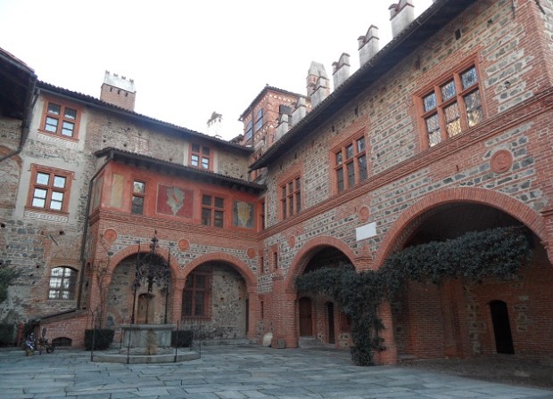 The Noble Courtyard with its Fountain of Mysteries - photo © genevafamilydiaries.net