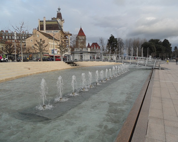 The beautiful lakefront in Ouchy - photo © genevafamilydiaries.net