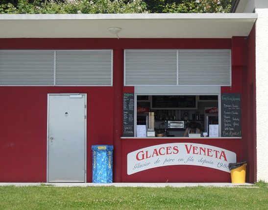 Plage du Chauchy, Saint-Prex (VD). Photo © genevafamilydiaries.net