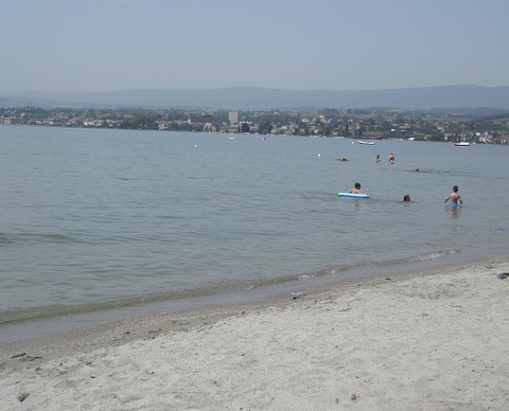 Plage de Préverenges Photo © genevafamilydiaries.net