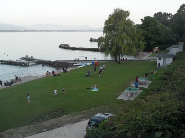 Plage communale des Trois-Jetées, Nyon. Photo © genevafamilydiaries.net