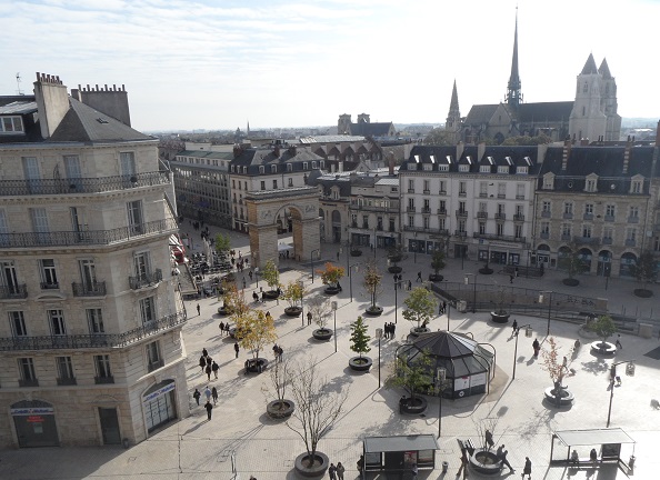 Dijon's Porte Guillaume. Photo © genevafamilydiaries.net