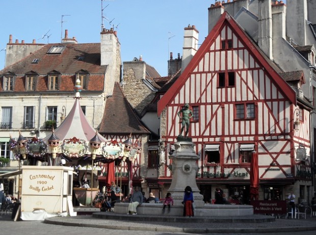 Place Francois Rude, Dijon. Photo © genevafamilydiaries.net