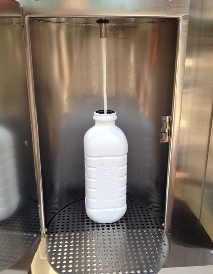 Raw milk machine - Photo © genevafamilydiaries.net