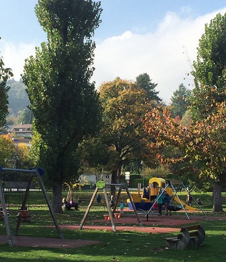 Avenue de la Gare playground, Divonne-les-Bains. Photo © genevafamilydiaries.net