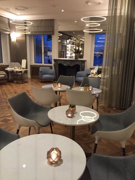 Living Room Bar & Kitchen, Geneva Photo © 2016 genevafamilydiaries.net